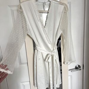 Lace and satin bridal robe. Size M.